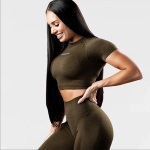 Alphalete Canteen Crop Top